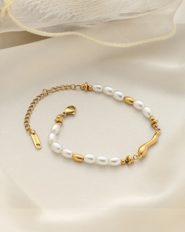 Tahlia Bracelet in Gold and Pearl
