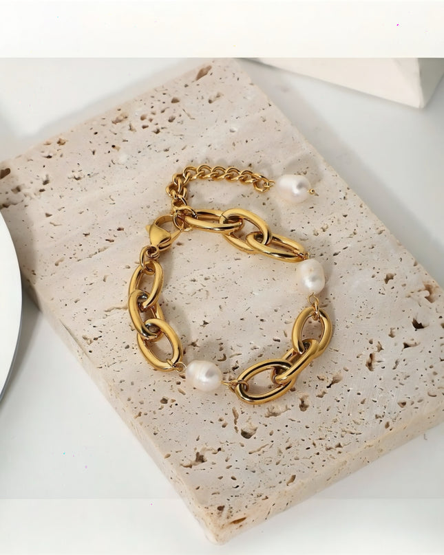 Tahlia Bracelet in Gold and Pearl