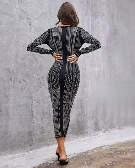 Vestido preto com lantejoulas prateadas