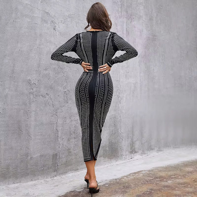 Vestido preto com lantejoulas prateadas
