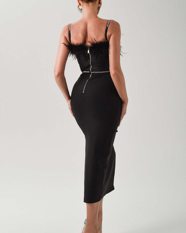 Vestido Midi Elegante Preto com Detalhes em Penas