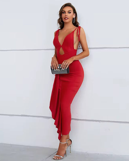 Vestido com decote profundo e drapeado