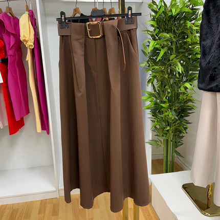 Saia midi com cinto e bolsos