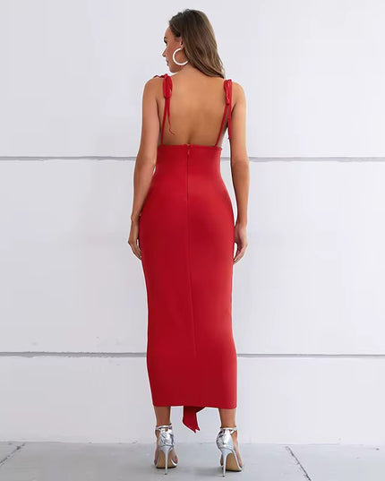 Vestido com decote profundo e drapeado