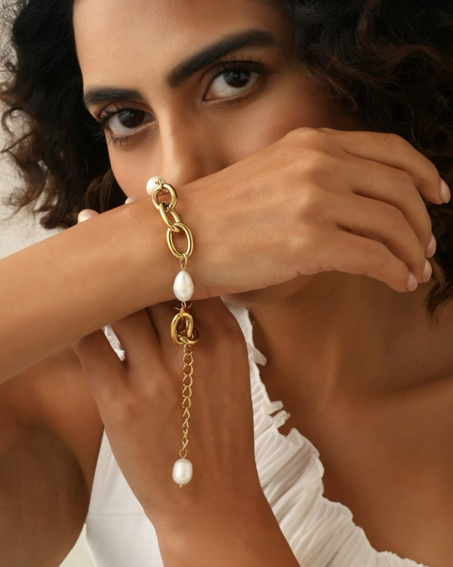 Tahlia Bracelet in Gold and Pearl