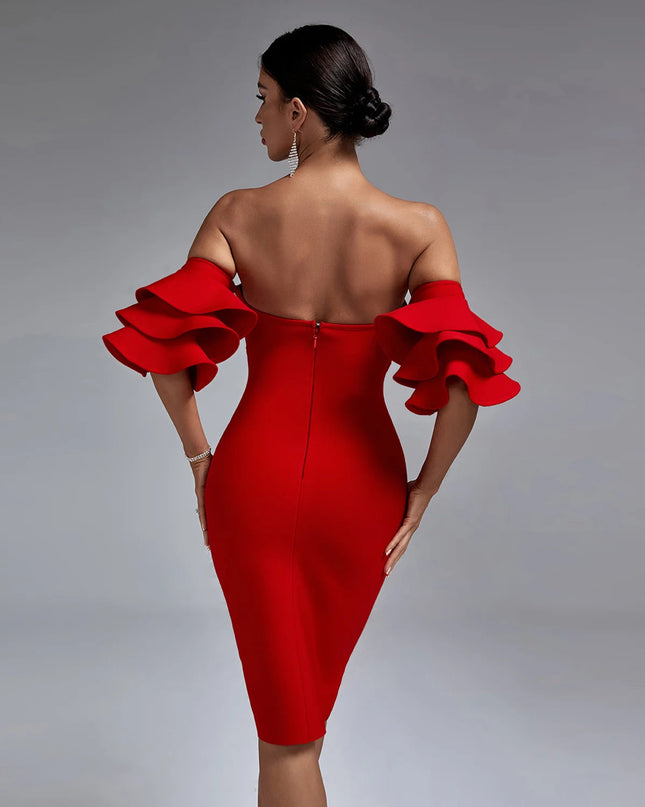 Vestido Vermelho com Folho e Ombros à Mostra