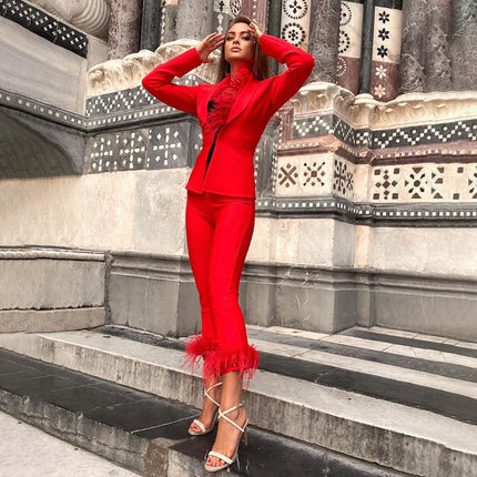 Miss Circle red set with feathers