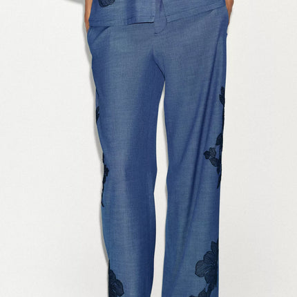ZARA - Zara set consisting of a kimono shirt and loose-fitting pants with floral details.