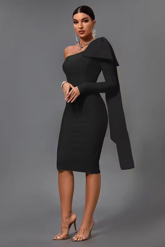 Vestido assimétrico com laço